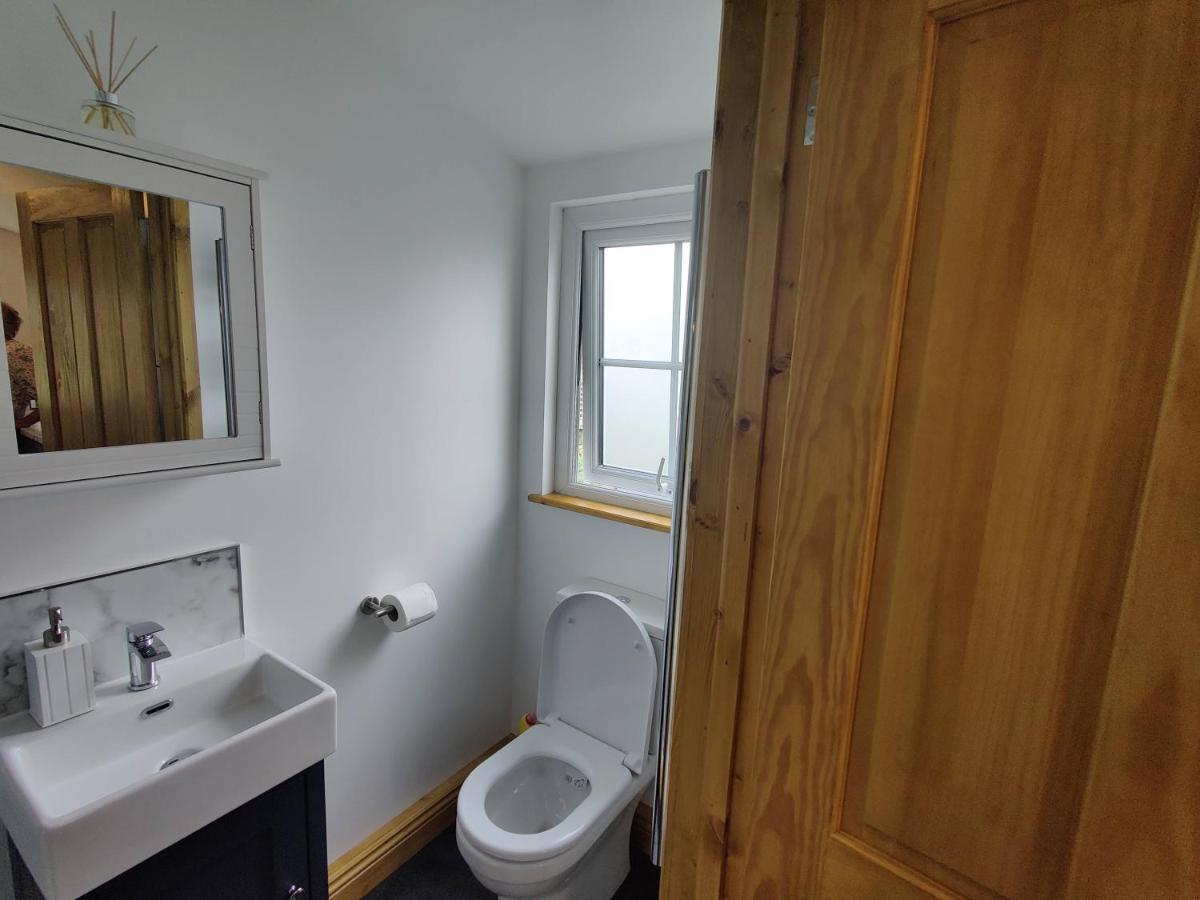 Bumble Bee Cabin Bootle  외부 사진