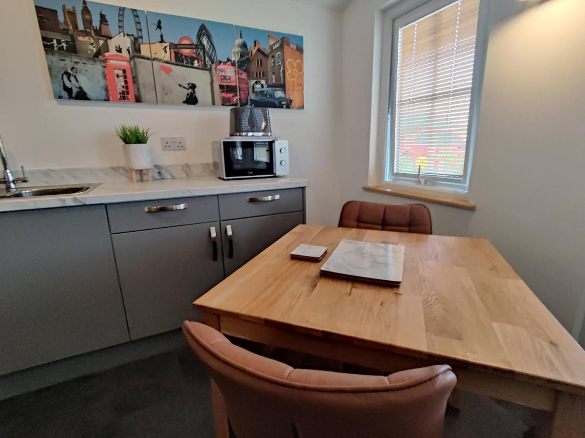 Bumble Bee Cabin Bootle  외부 사진